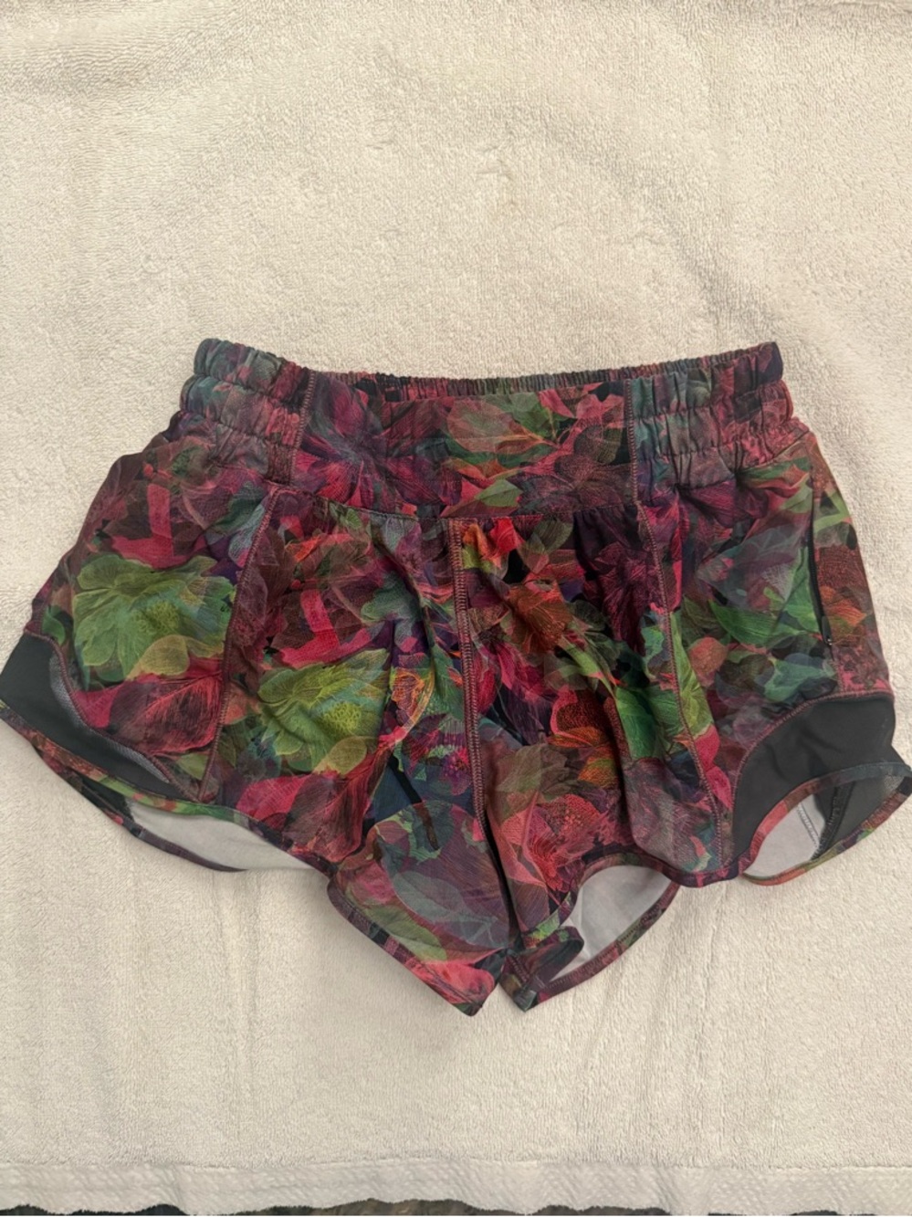 lululemon athletica Multicolor Floral Athletic Shorts HOTTY HOT LOW RISE